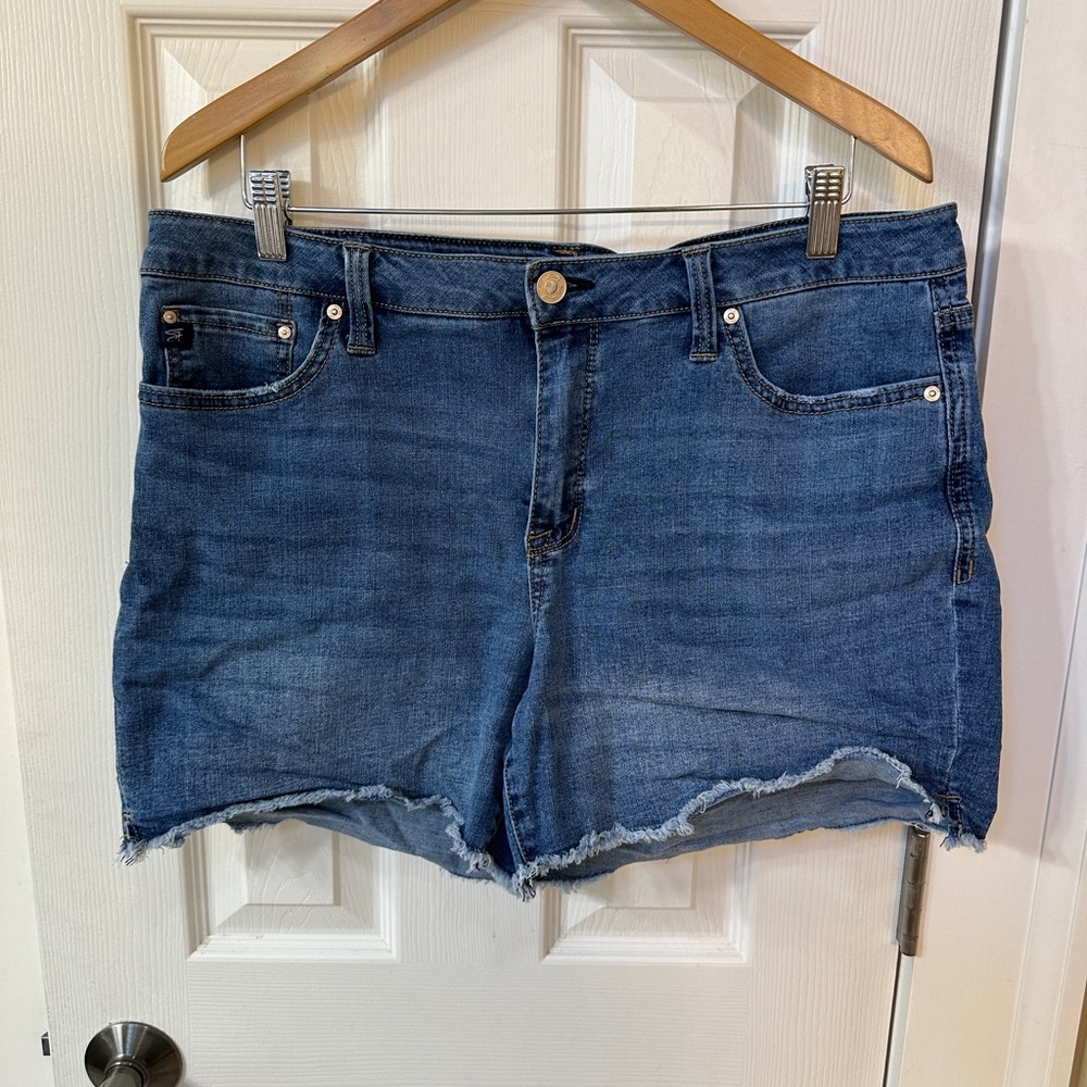 Seven 7 weekend short blue jean denim size 14 Classic Flattering